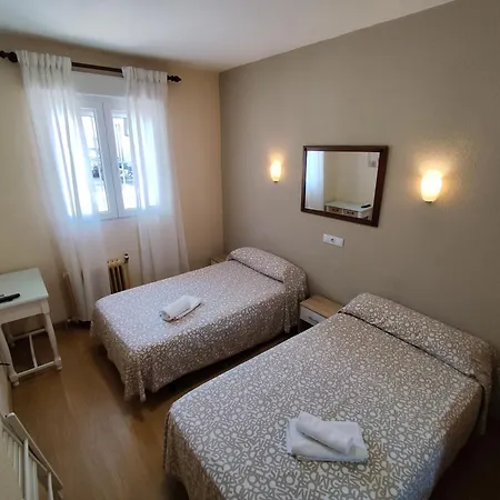 Hostal Hernan Cortes-2