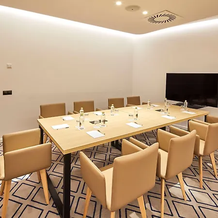 Hampton By Hilton Barcelona Fira Gran Via-2