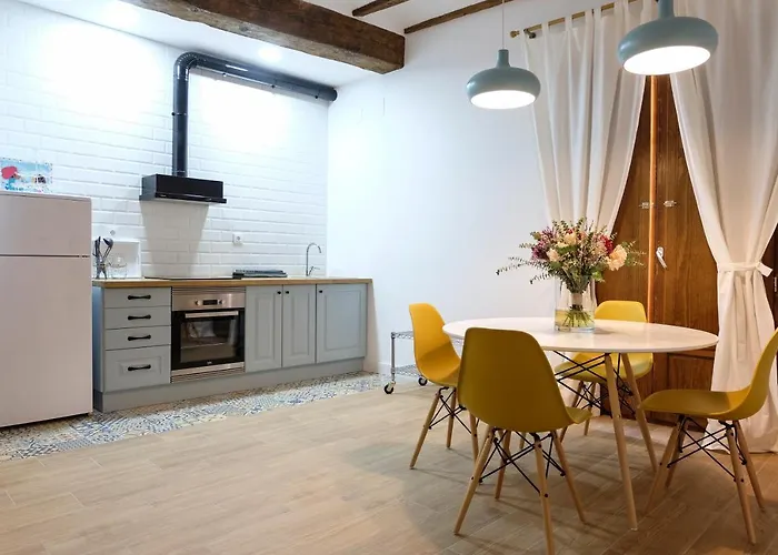 La Moma Apartments & Room