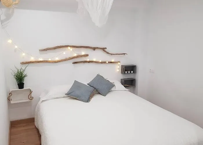 Amb Encant I Estil Mediterrani En Zona Tranquilla De Llanca I Amb Terrassa
