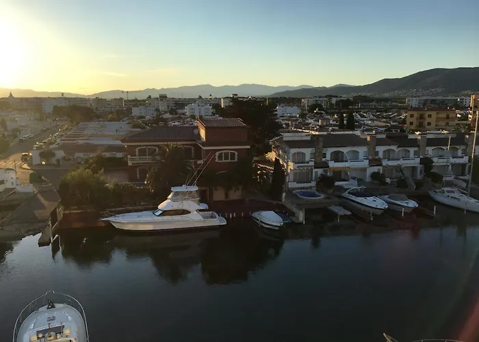 Vue Panoramique sur la Mediterrannée, appartement sur canal&proche plage