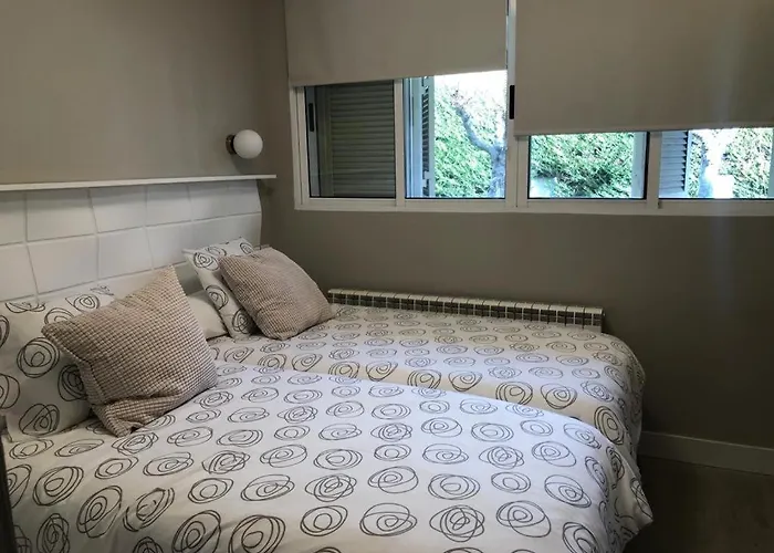Alojamientos Castellana Jardín 1 y 2 PARKING Y PISCINA GRATIS!!