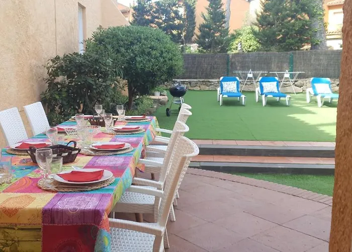 Casa Con Jardin A 30 Metros De La Playa. Vc.