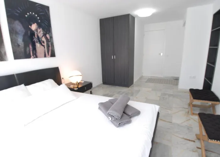 Little Paradise Close To La Sala In Puerto Banus / Quiet