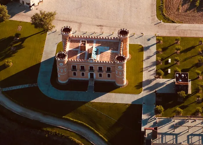 Castillo de Monte la Reina Posada Rural&Bodega