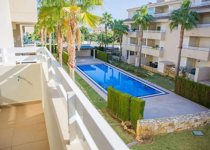 2 Bedroom Apartment - Sleeps 4 - Pool - Garden