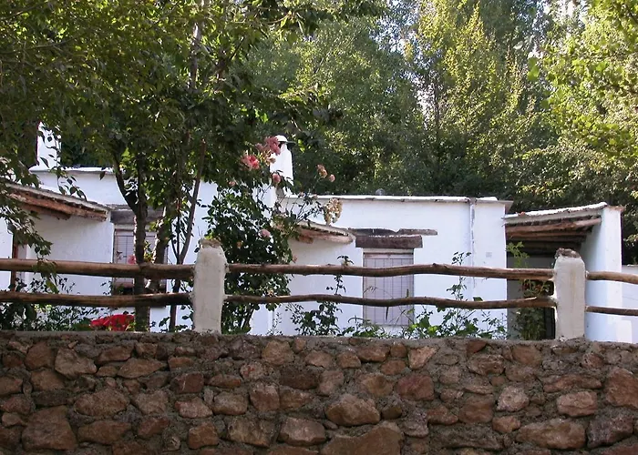 Camping El Balcon De Pitres