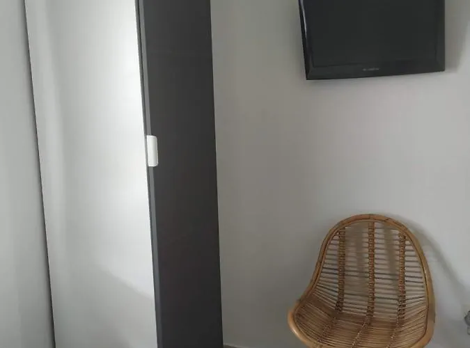 Apartamento Con Preciosas Vistas Al Mar,WIFI y piscina de temporada