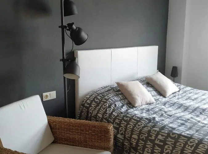 Apartamento Con Preciosas Vistas Al Mar,WIFI y piscina de temporada