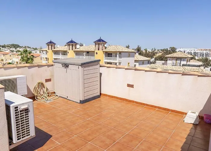 Casa Lilly-Rose: Villa Near Villamartin Plaza & Golf