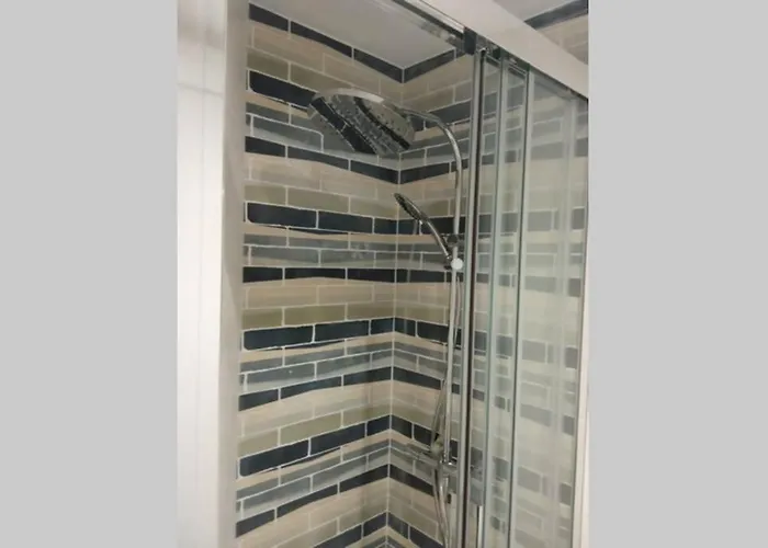 M2 Cool Apartment Next To Metro. 15M To Center