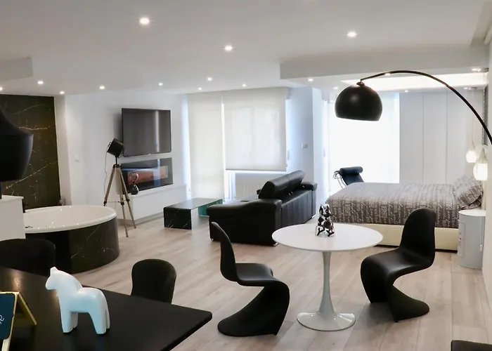 Black And White Suitte "Plaza"