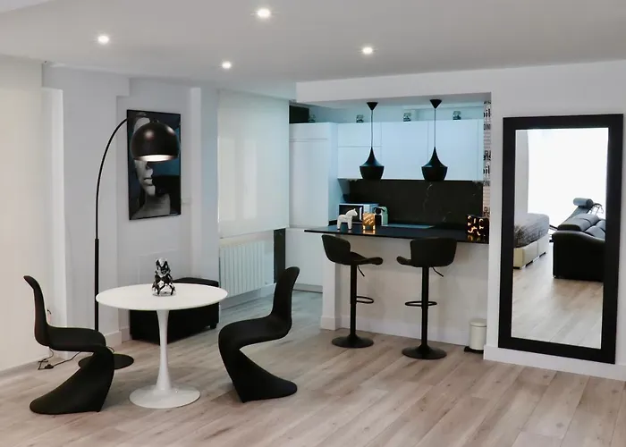 Black And White Suitte "Plaza"