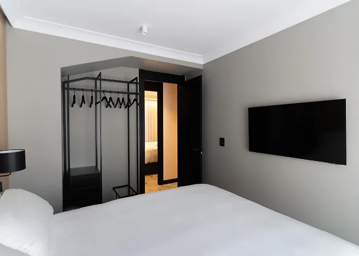 Mauro Suites