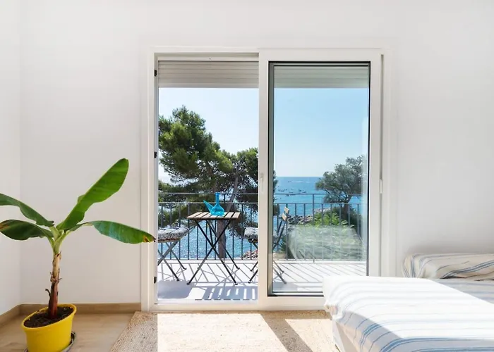 Precioso Apartamento En Primera Linea De Mar En Calella De Palafrugell