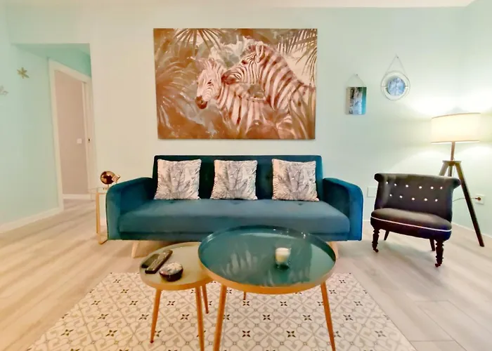 80s Loft ViNTAGE 15' Málaga Airport Free Guest Parking