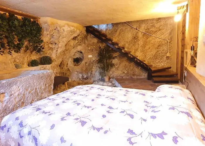 La Cueva de Casa Botes