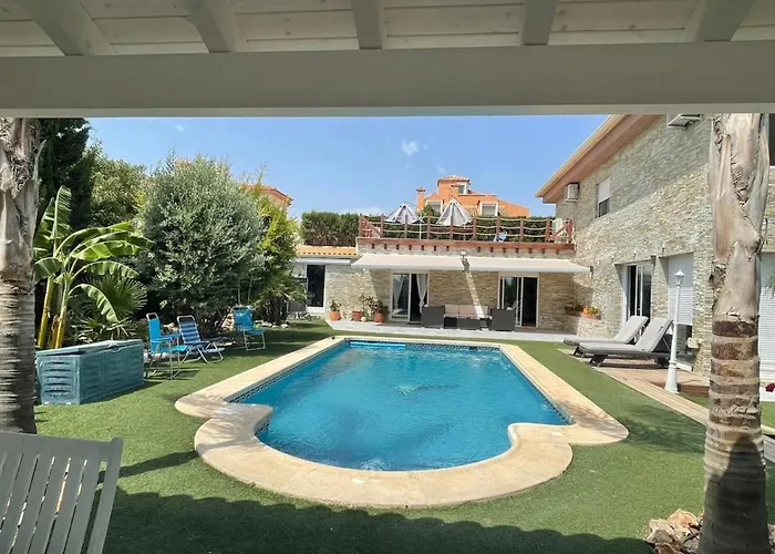 1 Habitación Grande con baño privado frente a la piscina, No es la casa completa,1cama king size