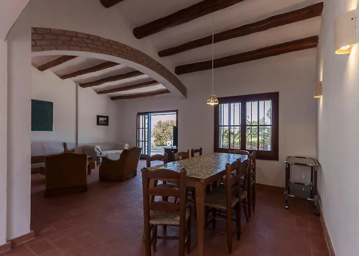 Lets Holidays Big House With Bbq And Dining Room Outside