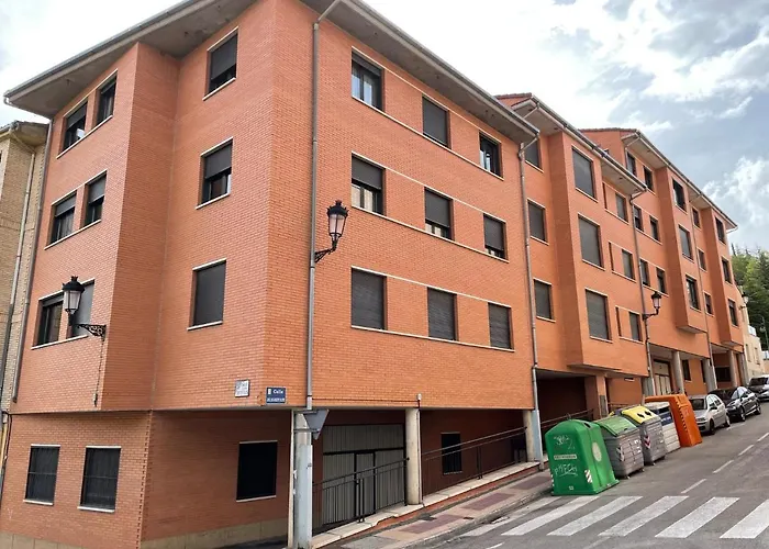 Vivienda turística Las Cigüeñas con parking