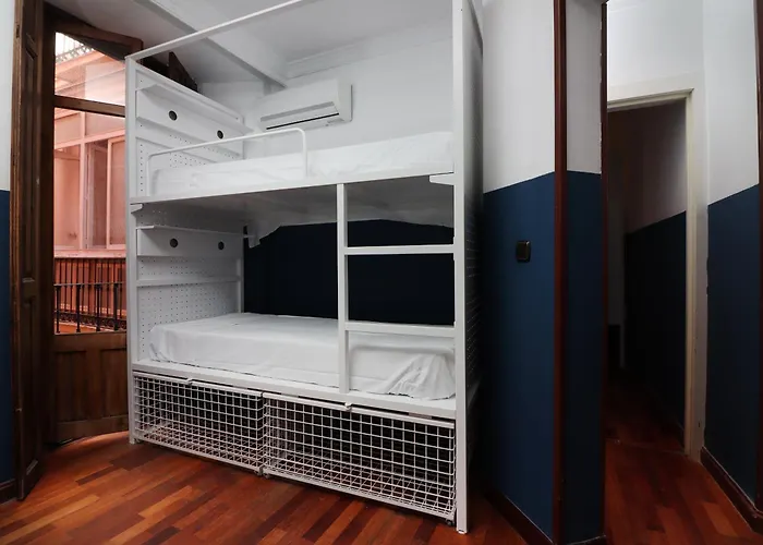 Feel Hostels City Center