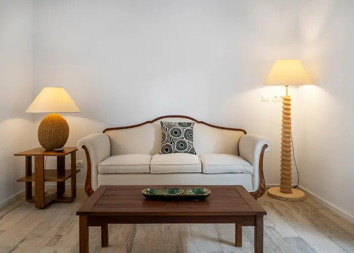 Alta House Apartments 3 Calas
