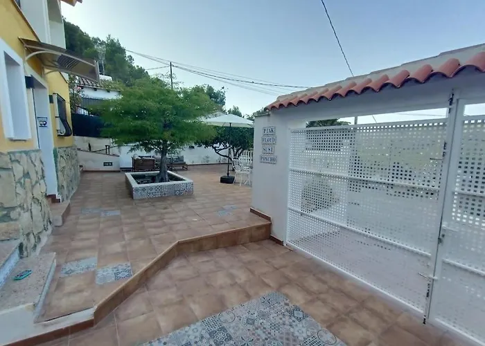 VILLA FALCONERA APARTAMENTS, GANDIA a las faldas de la montaña RELAX&PETS