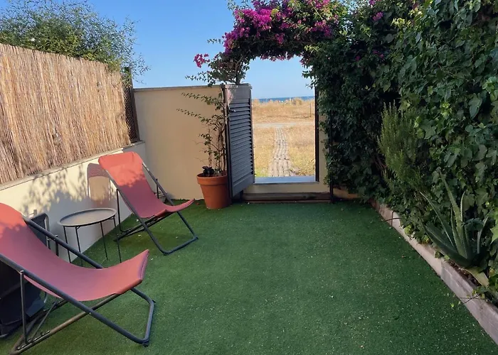 Beach Flat With Garden