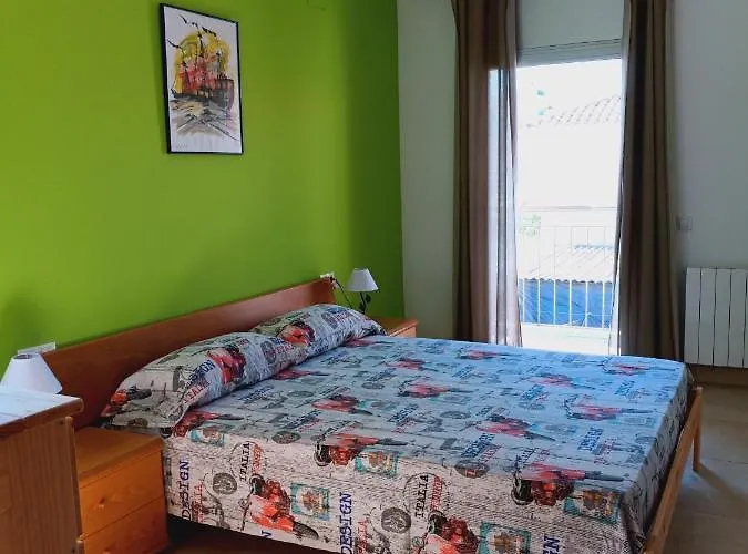 Chalet Amplio Con Jardin Y Zona Barbacoa.