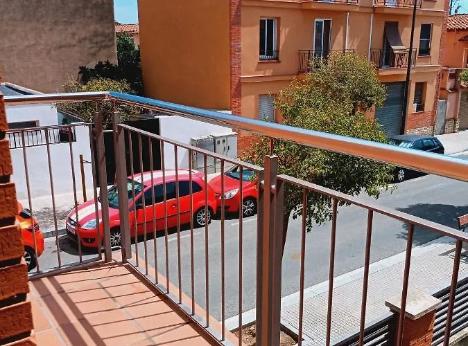 Chalet Amplio Con Jardin Y Zona Barbacoa.