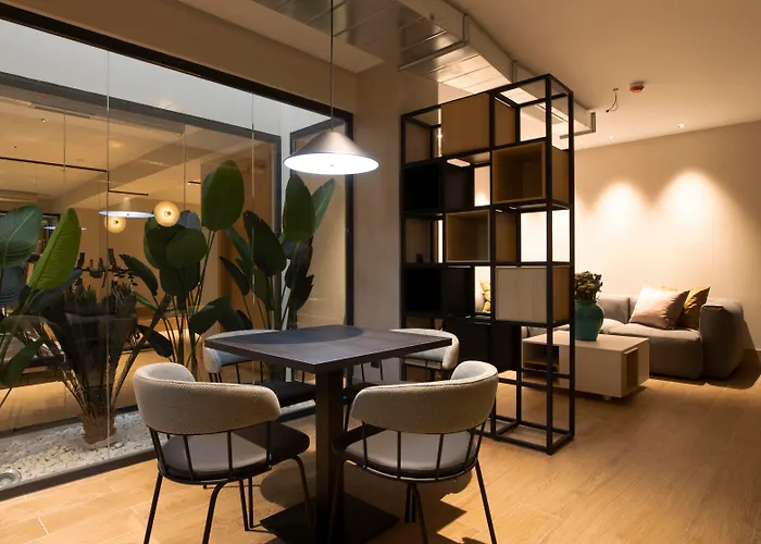 Goodnight Cadiz Apartments