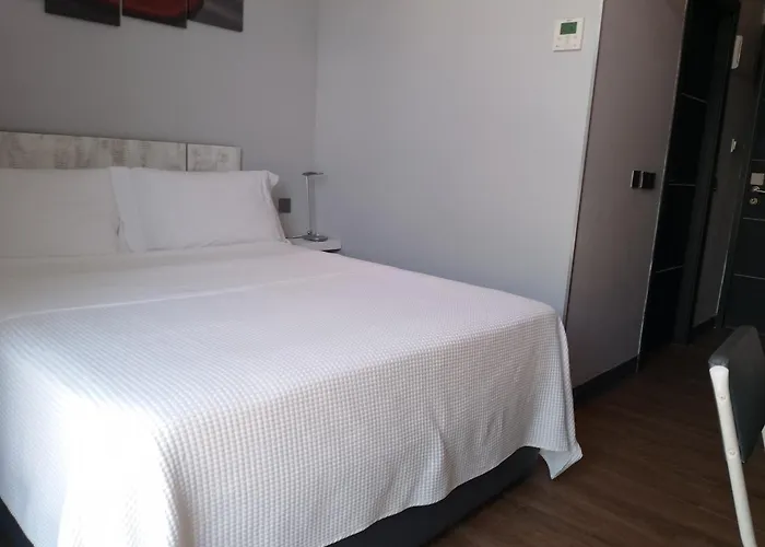 H La Cabaña