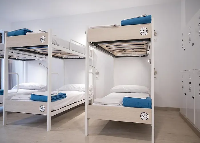 Palacio Real Hostel
