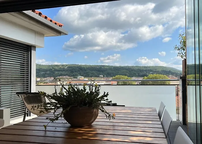 Ático de diseño con terraza en el centro de Olot
