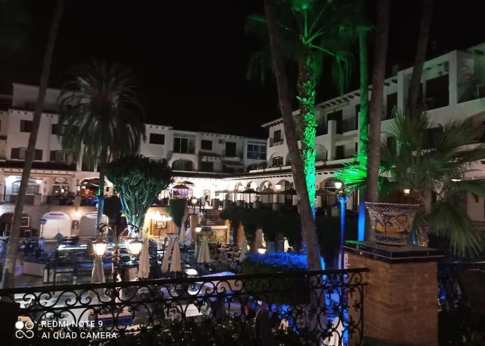 Townhouse 1 Minute Walk To Villamartin Plaza