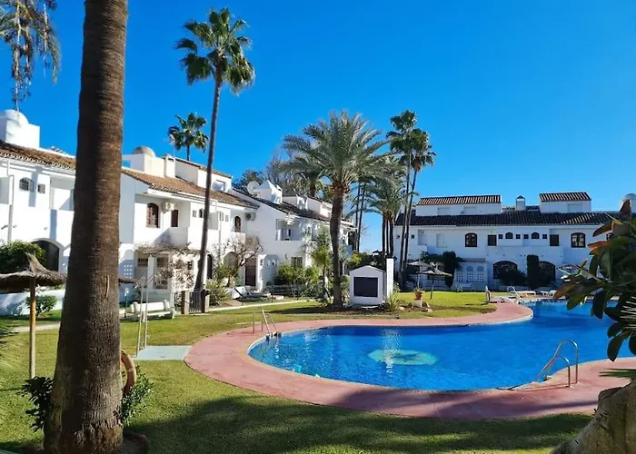 Modern House With Large Pool!