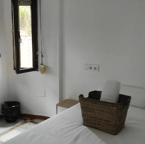 Convenient Rooms - Ferry, Train & Bus Station -