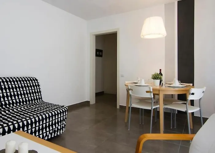 Cute Tiny Flat Near The Beach And City Center