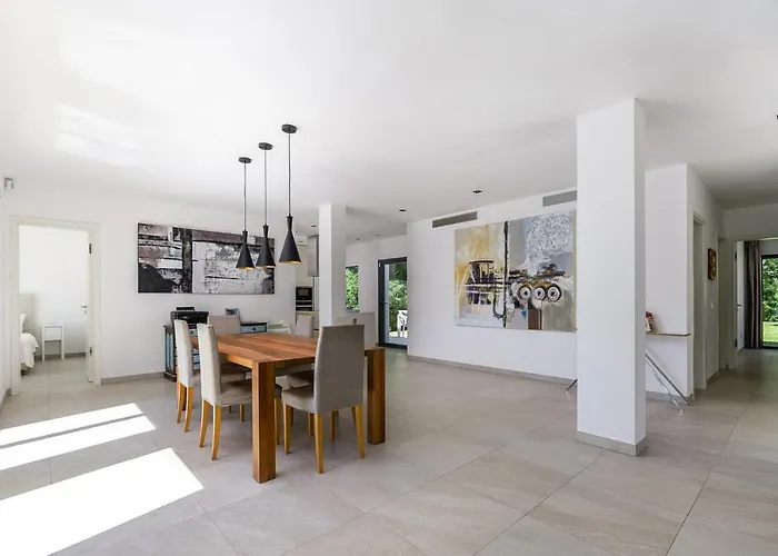 2705 - Schicke Villa In Santa Ponsa Nova