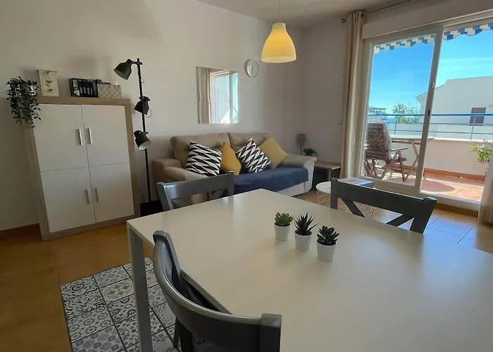 South Facing 1 Bed Apartment, Near Beach