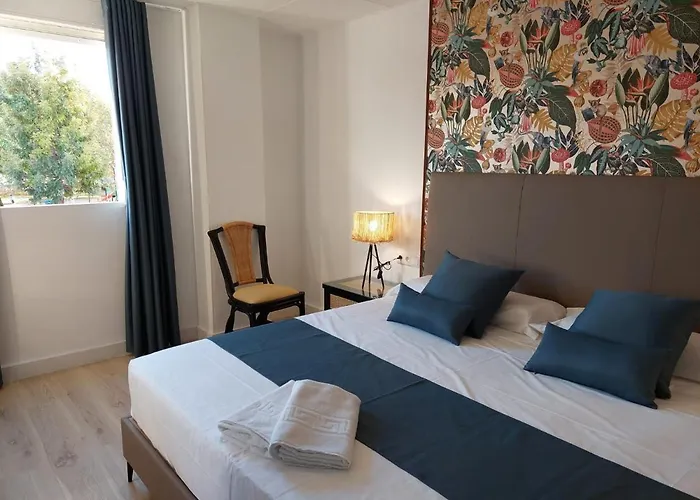 Hostal Garden Rous