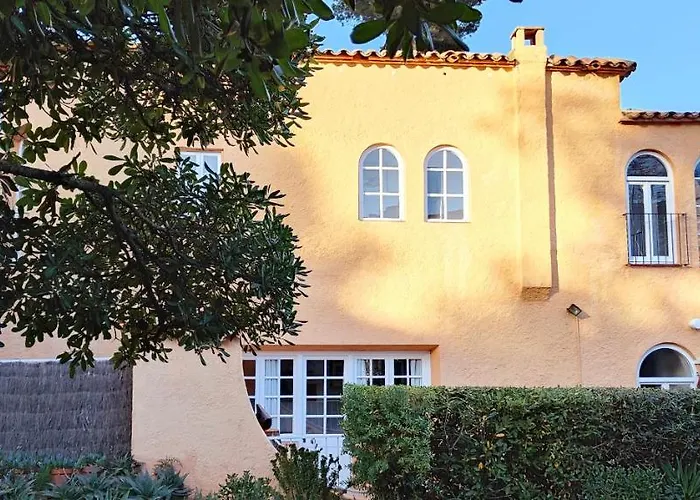 Casa Con Jardin A 30 Metros De La Playa. At.