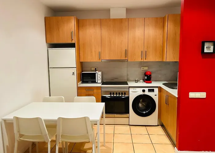 Céntrico apartamento a 150 metros de la playa. Parking*