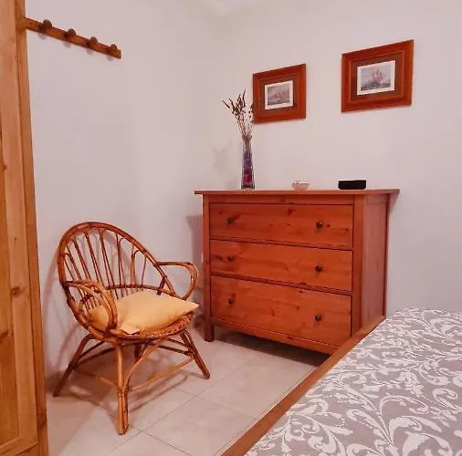 Apartamento rojo con vistas al mar