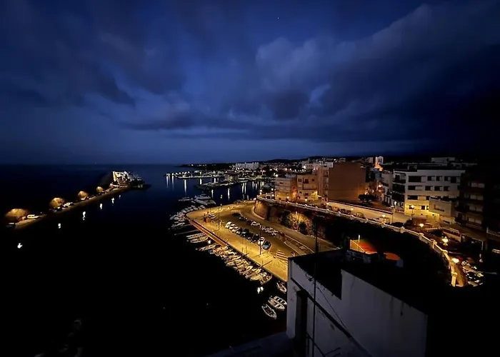 Charming Sea Front 3 Bedroom Apartment - Incredible Views!