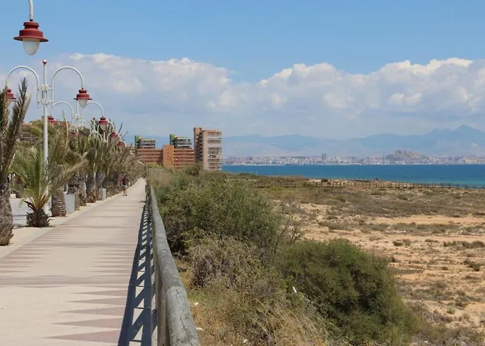 Bonita Casa En Urbanizacion Privada Muy Cerca Del Mar Y De Alicante