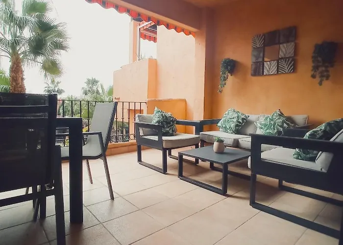 Luxury Large 2 Bedroom Apartment 10 Min Walk To Villamartin Plaza
