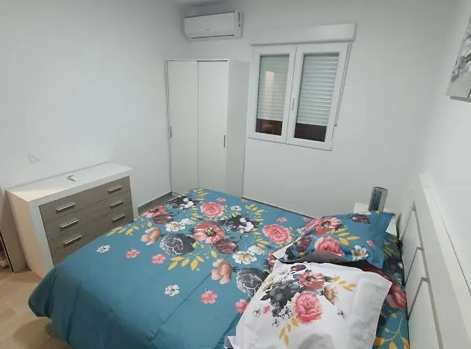 Melania House