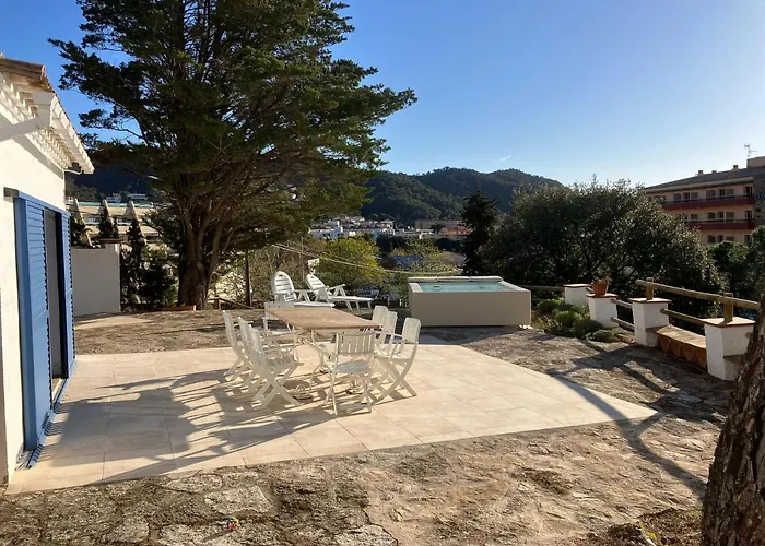 Lets Holidays Big House With Bbq And Dining Room Outside
