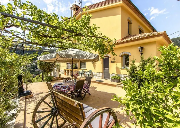 Catalunya Casas Spacious, Sublime Villa just 15km to Barcelona!